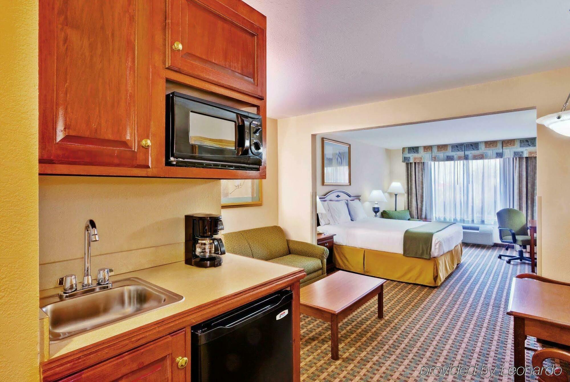 La Quinta Inn & Suites By Wyndham Μερίντιαν Δωμάτιο φωτογραφία